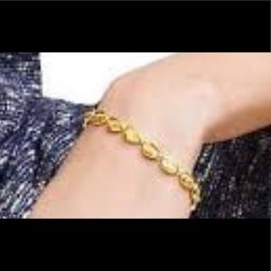 NWOT Tory Burch MIKAH Bracelet with hanging logo